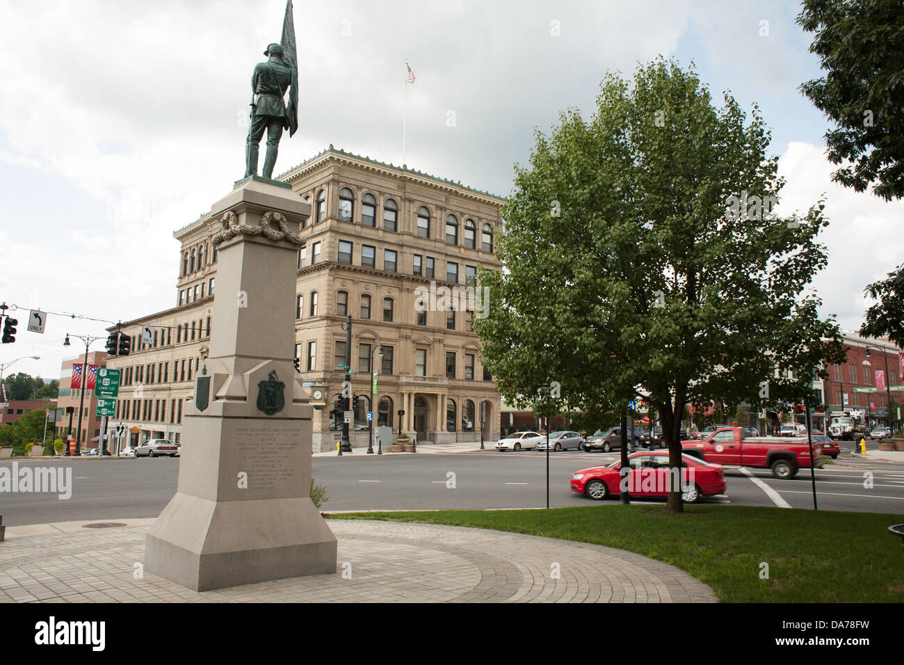 Un monumento alla guerra civile i soldati si erge nel centro di Pittsfield, Massachusetts. Foto Stock