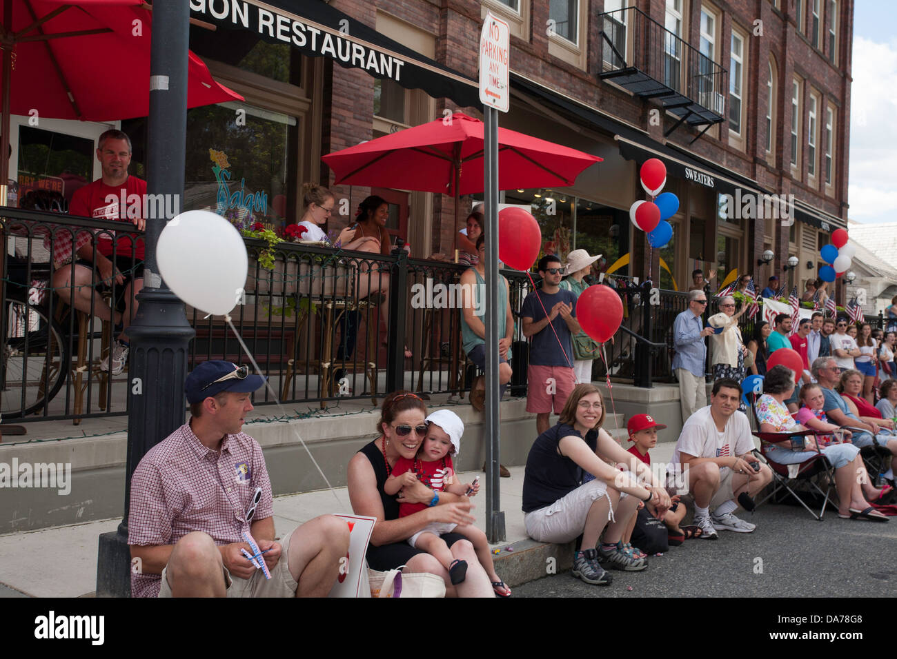 Il 4 luglio la celebrazione in Williamstown Massachusetts include una parata e un galleggiante da Williamstown Theatre Festival. Foto Stock