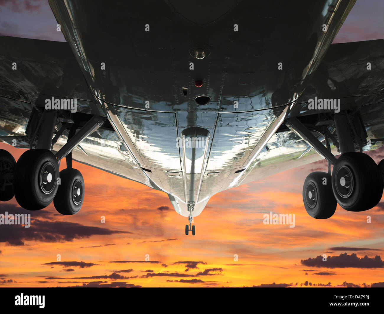 Sollevamento a getto in un cielo di sunrise. Foto Stock