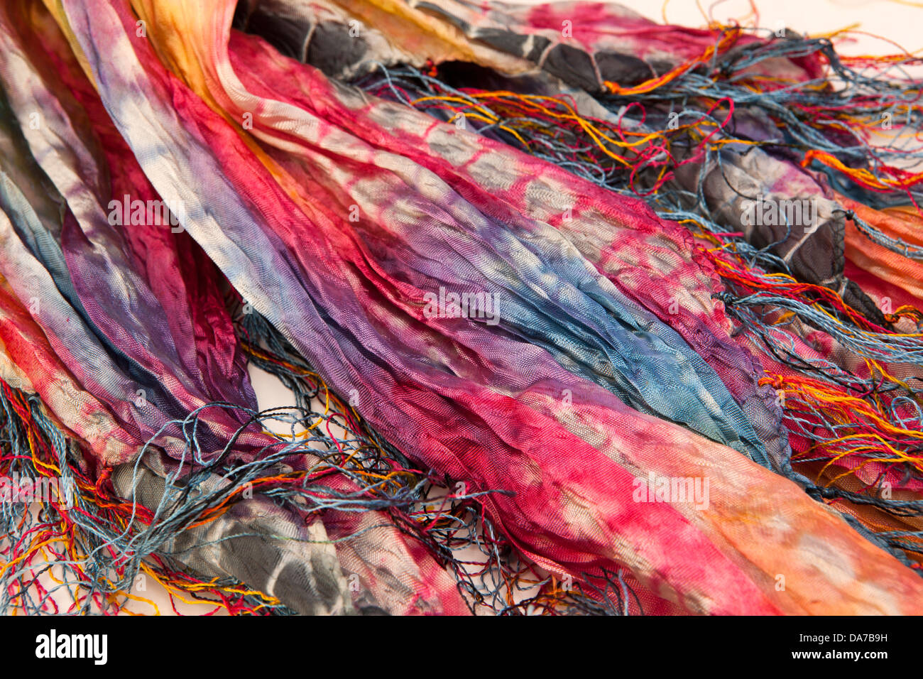 Tessili, colorfully tinto cravatta multicolore colorante panno di seta Foto Stock