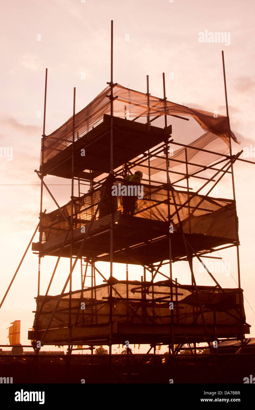 La vigilanza antincendio torre presso il festival di Glastonbury, Somerset, Inghilterra, Regno Unito. Foto Stock