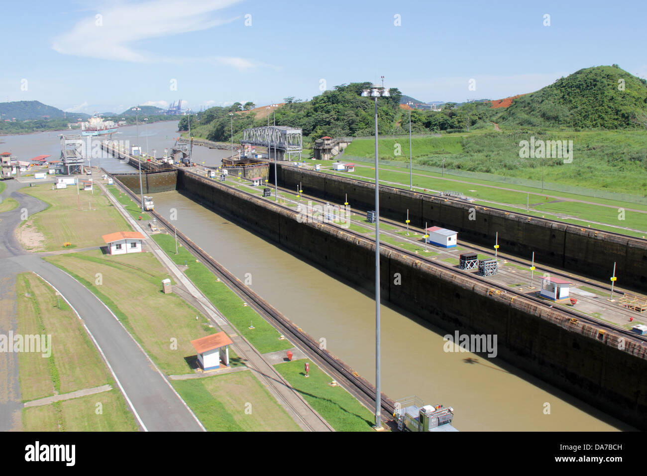 Canale di Panama uscire all'Oceano Pacifico visto da Miraflores Locks. Foto Stock