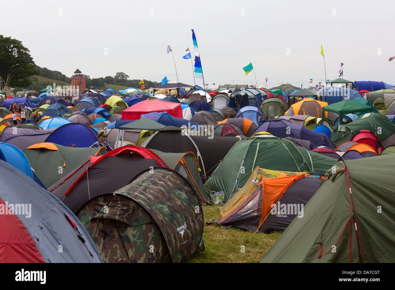 Campeggio affollato al Glastonbury Festival 2013, Somerset, Inghilterra, Regno Unito. Foto Stock