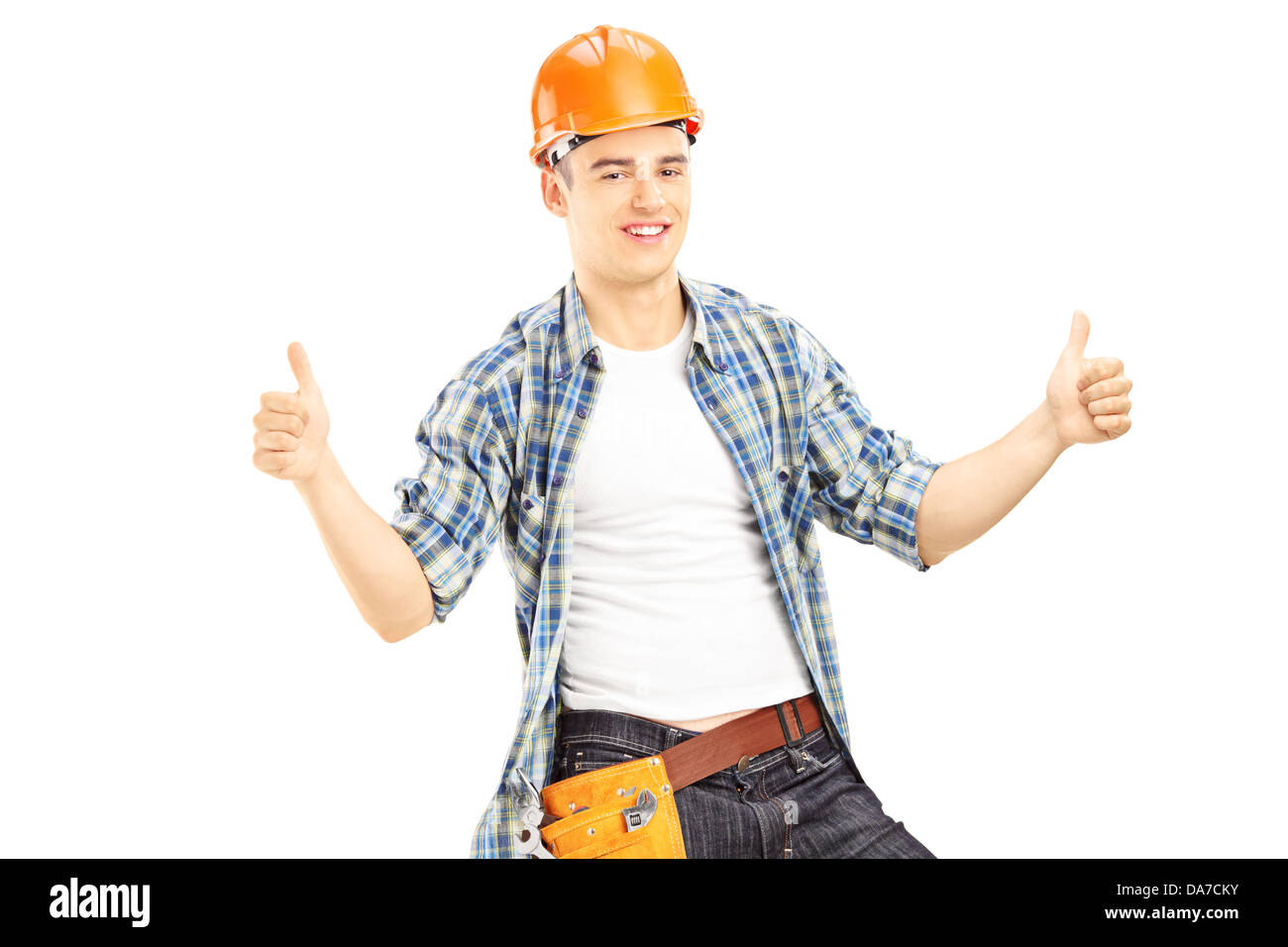 Sorridente lavoratore edile con casco dando pollice in alto Foto Stock Sorridente lavoratore edile con casco dando pollice in alto Foto Stock