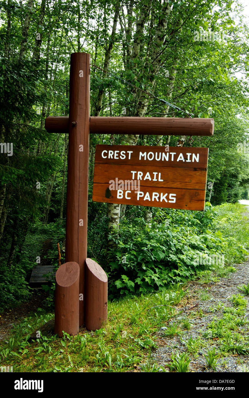 BC Parchi Cresta di legno sentiero di montagna segno marcatore Strathcona Park Vancouver Island Foto Stock