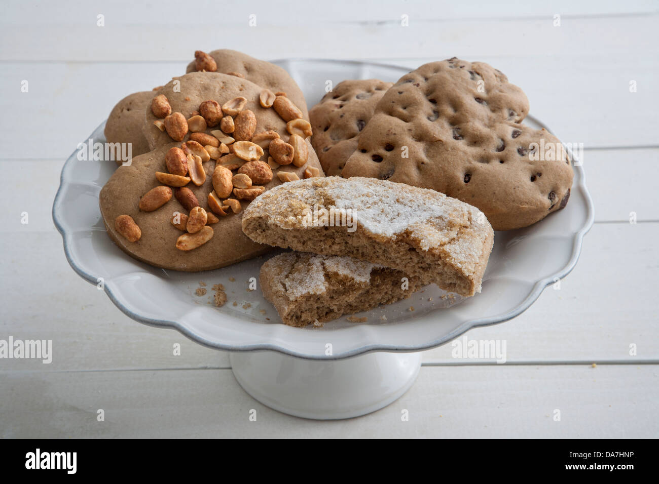 Gruppo di biscotti fatti in casa su una piastra Foto Stock