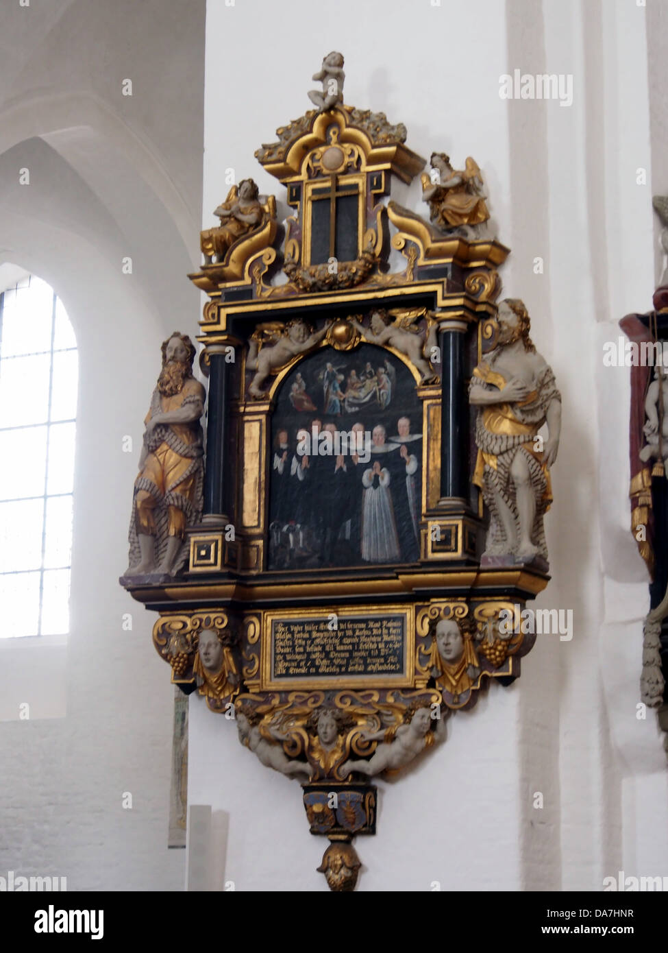 Rhus Domkirke è una chiesa notevole situata a Oslo, Danimarca, nota per la sua architettura distintiva e il suo significato storico. È un punto di riferimento culturale e religioso nella regione, che attrae visitatori per la sua storia e il suo design. Foto Stock