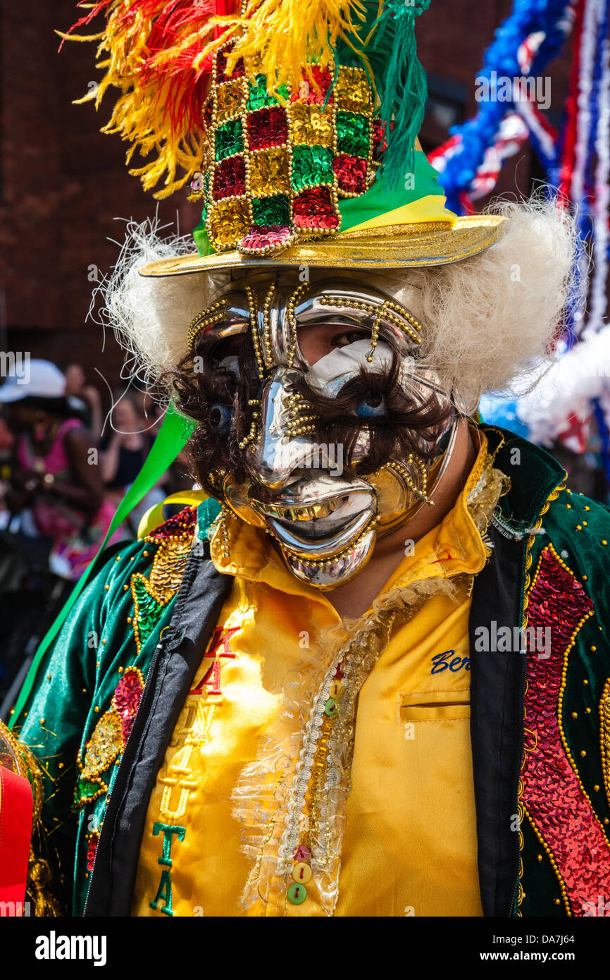 Bristol, Regno Unito. 6 Luglio, 2013. Colorati maschera Mexcian indossatore a San Paolo Carnevale in Bristol 2013 © Rob Hawkins/Alamy Live News Credito: Rob Hawkins/Alamy Live News Foto Stock