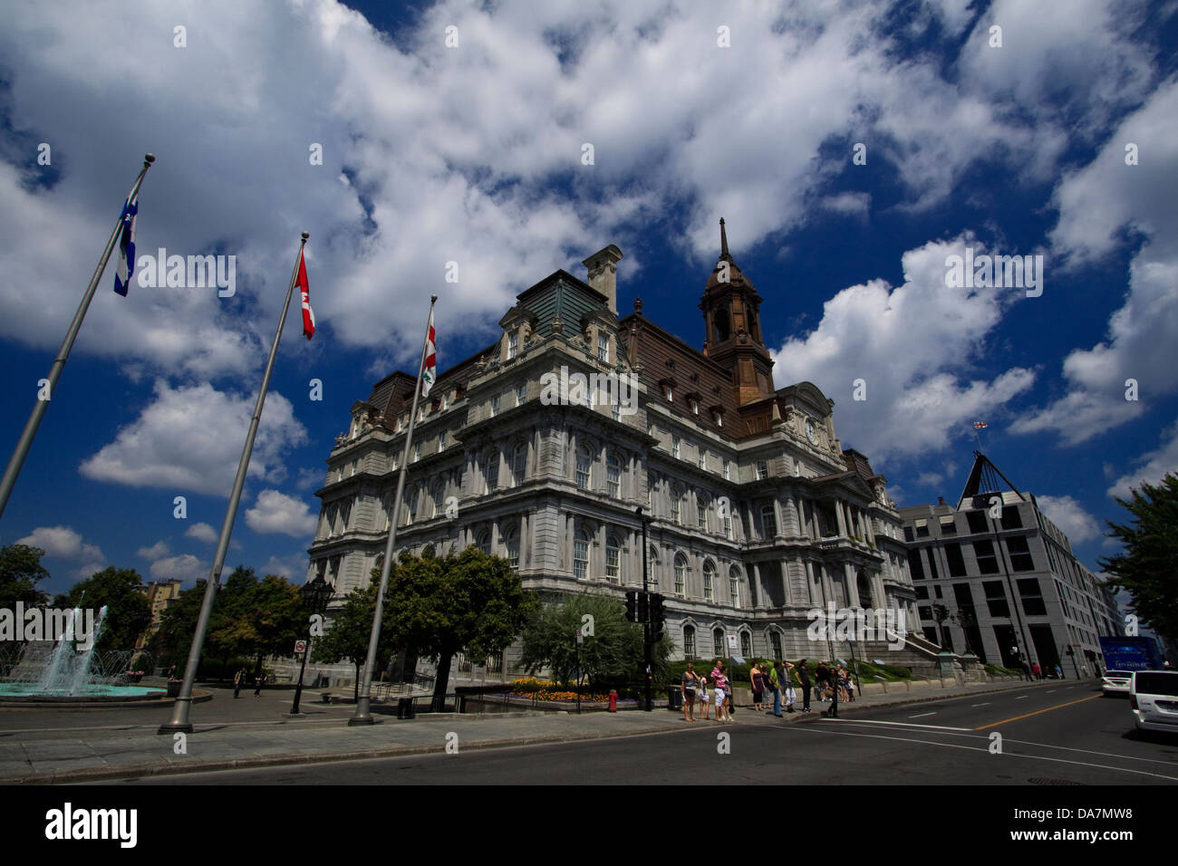 Ampio angolo di visione di Montreal City Hall (Hotel de Ville de Montreal) a Montreal Foto Stock