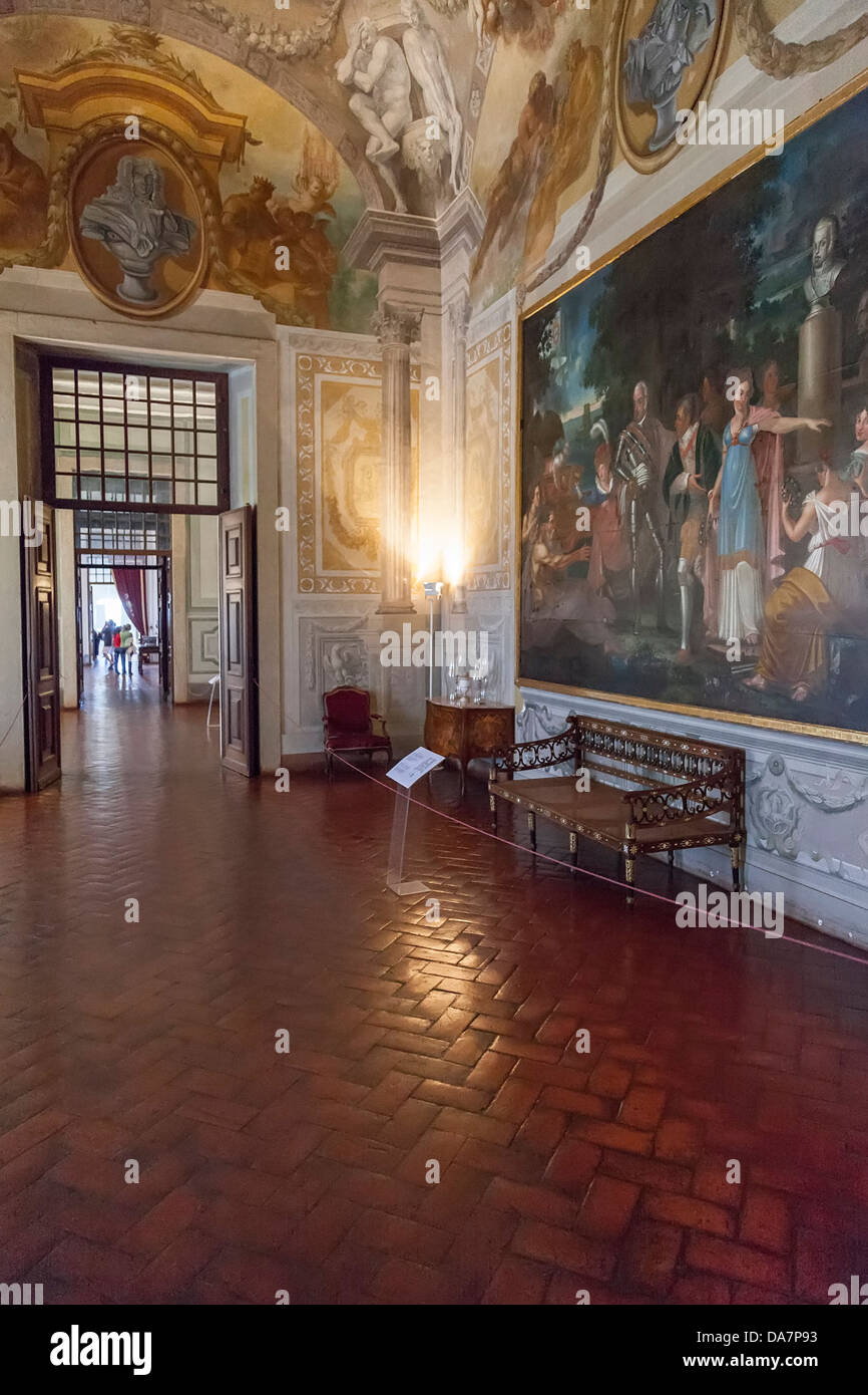 Destini camera. Mafra National Palace, del convento e della Basilica in Portogallo. I religiosi francescani ordine. Architettura Barocca. Foto Stock