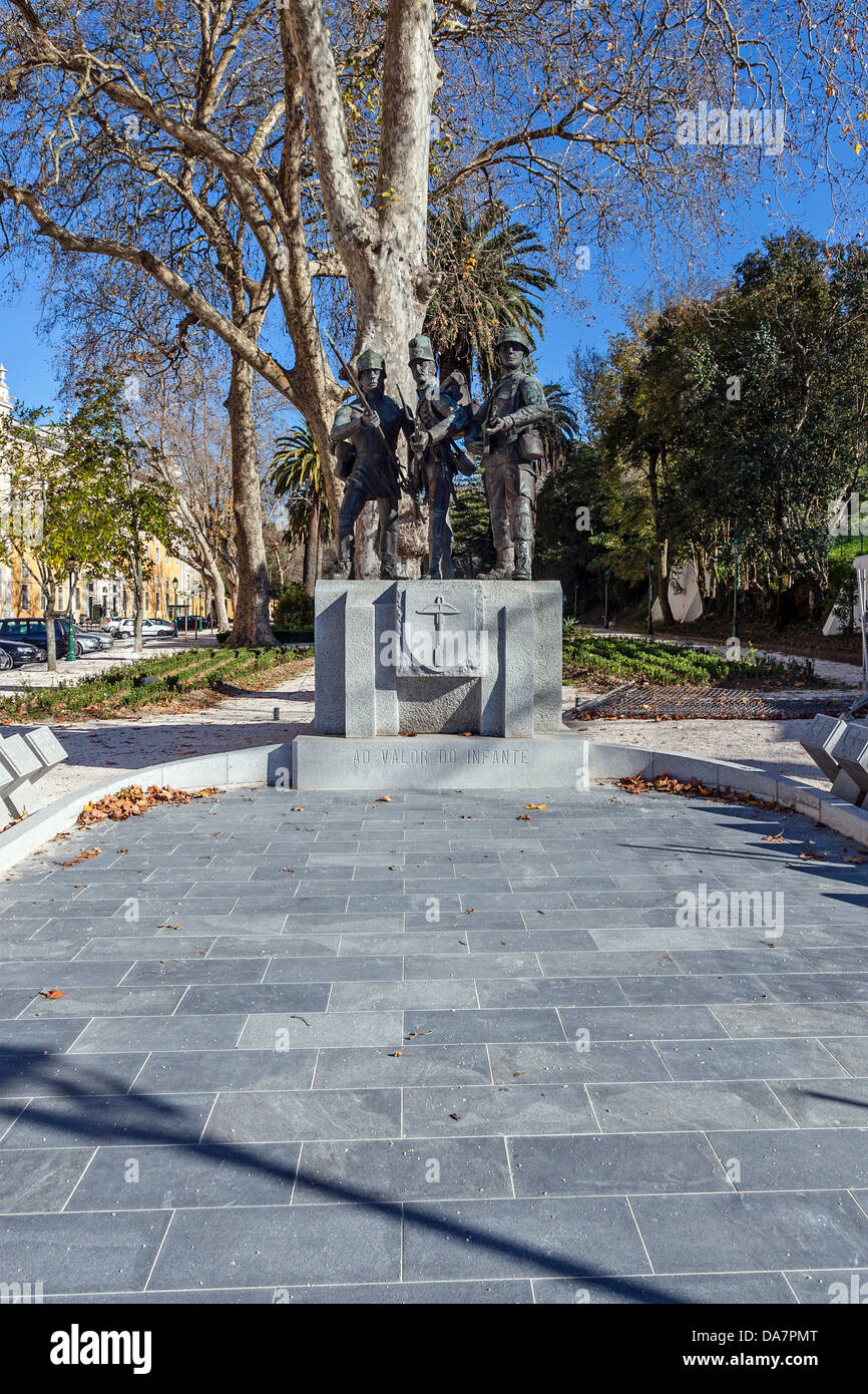 Monumento a la fanteria dell'esercito portoghese a Mafra, Portogallo Foto Stock