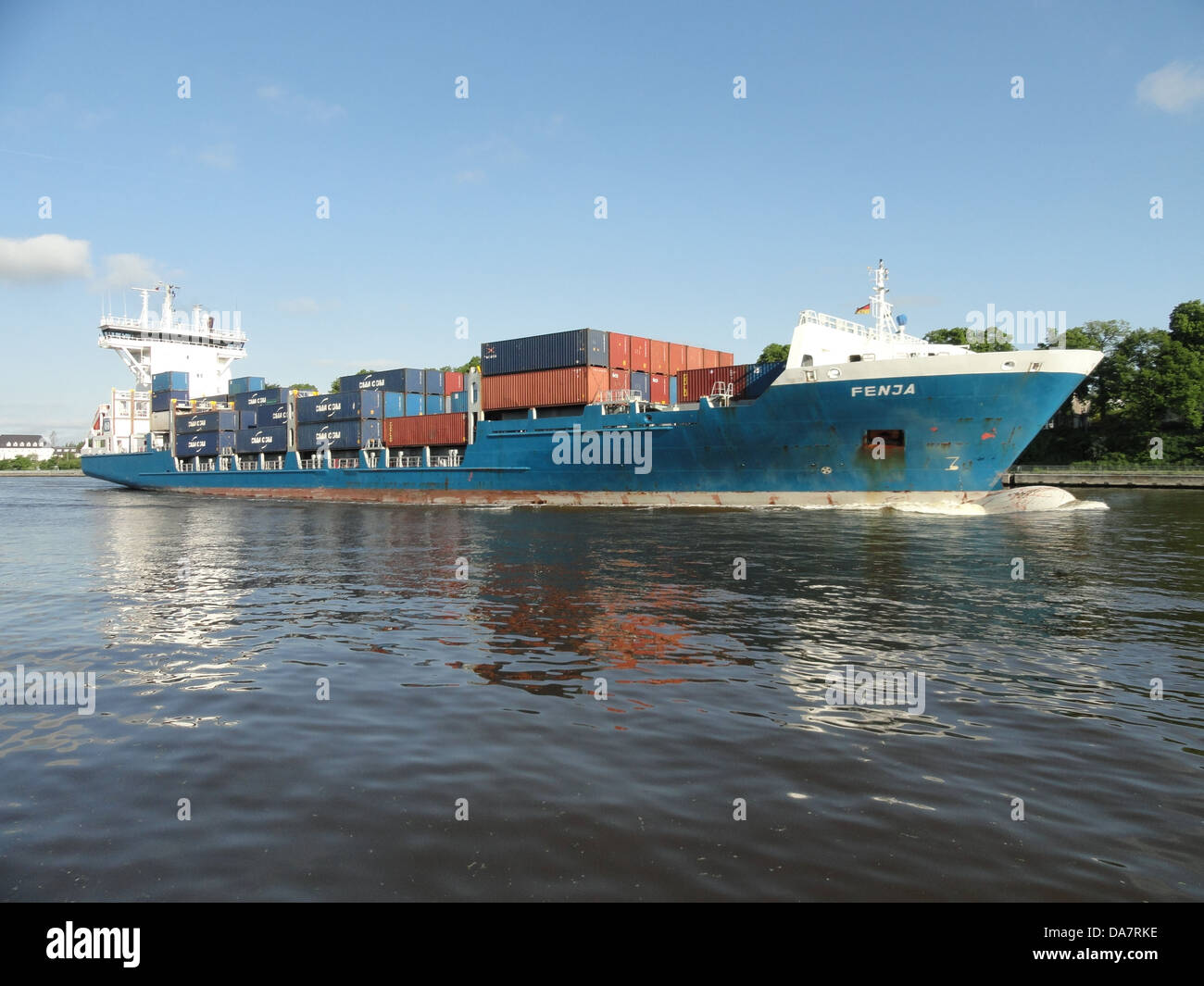 *Fenja* (IMO 9287716) è una nave da carico che opera sotto la bandiera della Danimarca. Si tratta di una nave moderna progettata per il trasporto di merci, navigando in acque internazionali in linea con gli standard di navigazione globali. Foto Stock