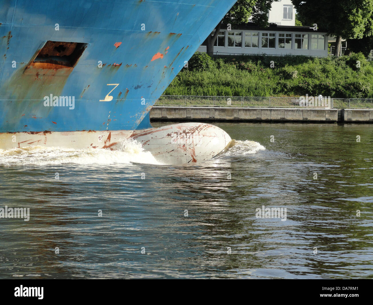 La Fenja, una nave identificata con il numero IMO 9287716, è una nave moderna utilizzata per varie operazioni marittime. Le sue capacità operative lo rendono una risorsa versatile per le spedizioni e i trasporti internazionali, contribuendo al commercio e alla logistica globali. Foto Stock