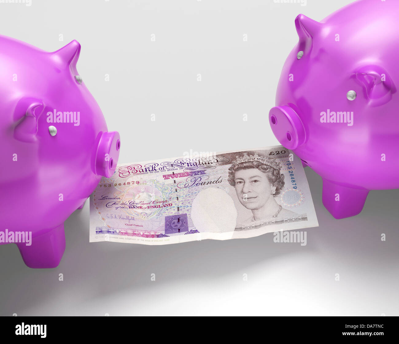 Piggybanks di lotta contro il denaro che mostra i risparmi di bilancio o Foto Stock