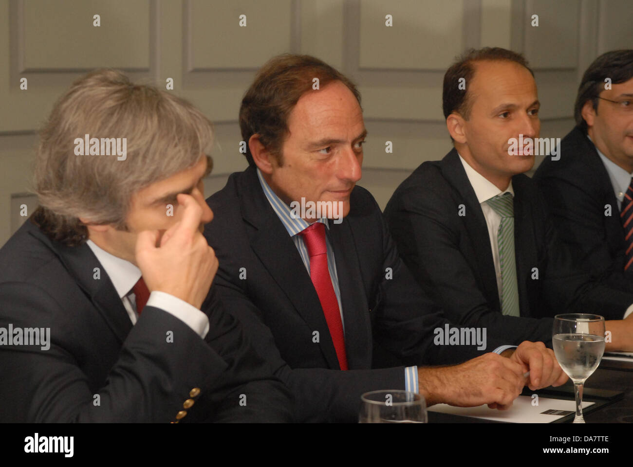 Il Portogallo. Luglio 6th, 2013. Dopo quasi una settimana di stallo per quanto riguarda la manutenzione della coalizione di governo e molto è stato speculato sulle soluzioni per la crisi politica innescata dalle dimissioni del ministro degli Affari Esteri, è ufficiale: Paolo Portas rimangono nell'Esecutivo guidato da Pedro Passos Coelho come vice primo ministro con il coordinamento delle politiche economiche, la riforma dello stato e delle relazioni con la troika. Credito: Luis Nunes/Alamy Live News Foto Stock