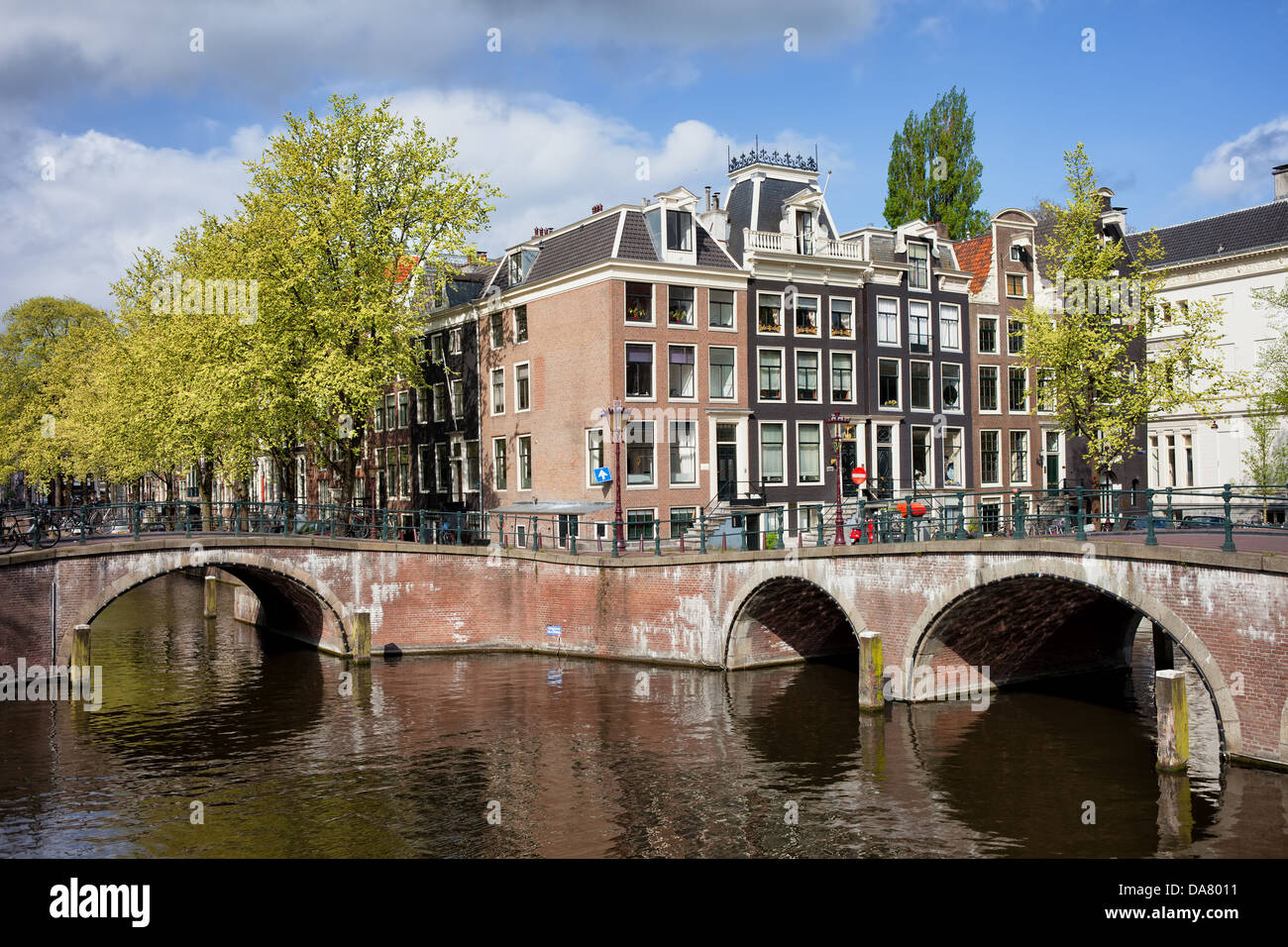 Tradizionale stile olandese canal case di Amsterdam, Paesi Bassi. Foto Stock