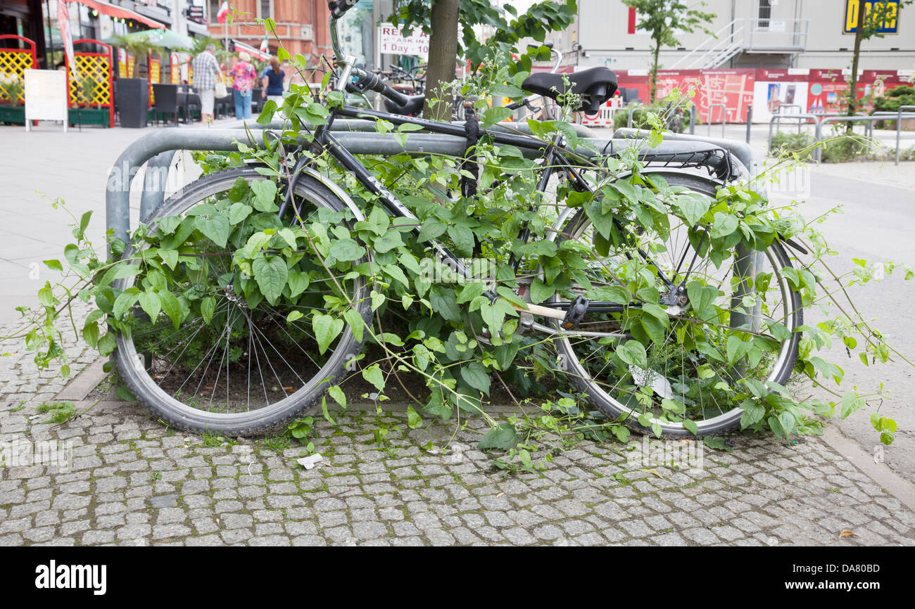 Bicicletta abbandonati Foto Stock