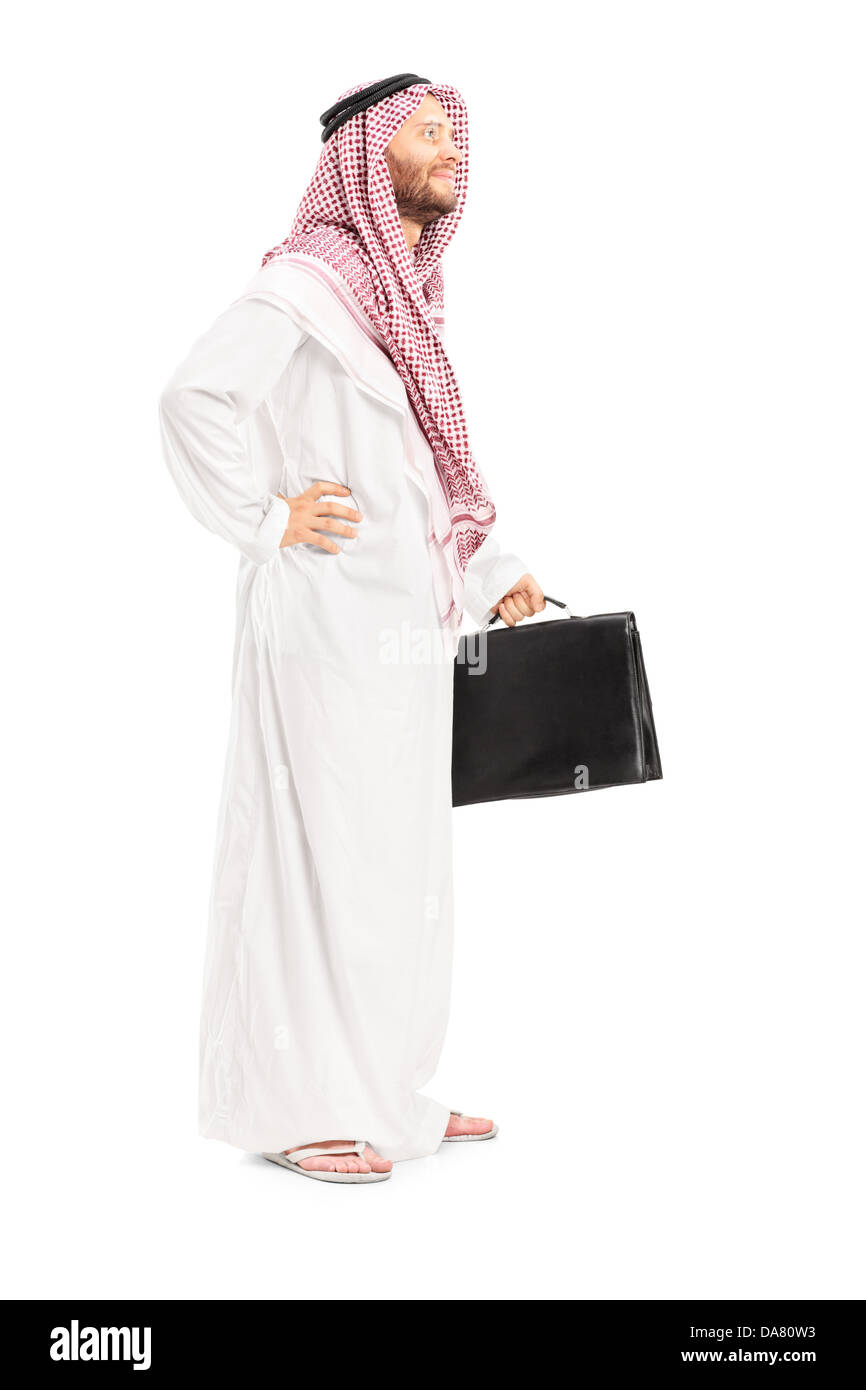 A piena lunghezza Ritratto di un maschio di persona arabo con la valigia in posa Foto Stock