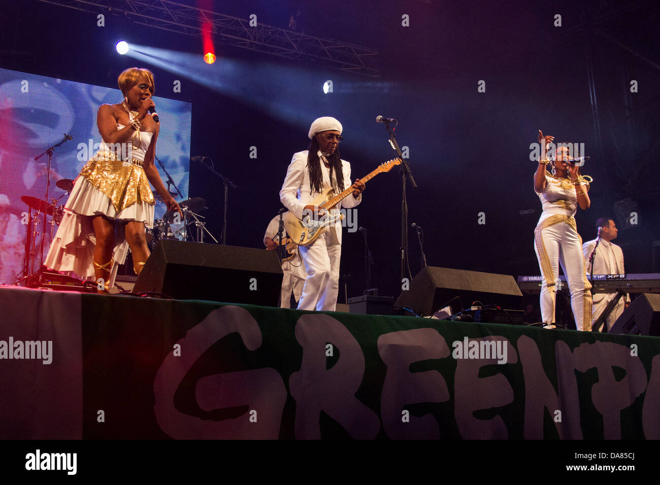 Chic Feat.Nile Rodgers esecuzione presso il West Holts Stadio, Glastonbury Festival 2013, Somerset, Inghilterra, Regno Unito. Foto Stock