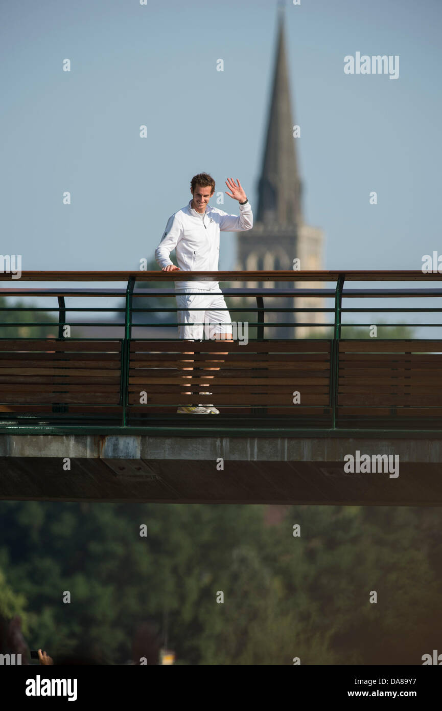 Il torneo di Wimbledon, Londra, Regno Unito. 7 Luglio, 2013. Il torneo di Wimbledon Tennis Championships 2013 tenutosi presso il All England Lawn Tennis e Croquet Club di Londra, Inghilterra, Regno Unito. Andy Murray (GBR) [2] anom. Novak Djokovic (SRB) [1] sul Centre Court. Singolo maschile - finale. Credito: Duncan Grove/Alamy Live News Foto Stock