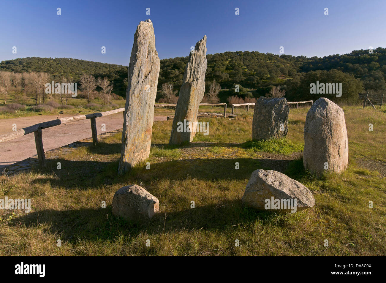 Il monumento megalitico, Cromlech "Pasada del Abad", Rosal de la Frontera, Huelva-provincia, regione dell'Andalusia, Spagna, Europa Foto Stock