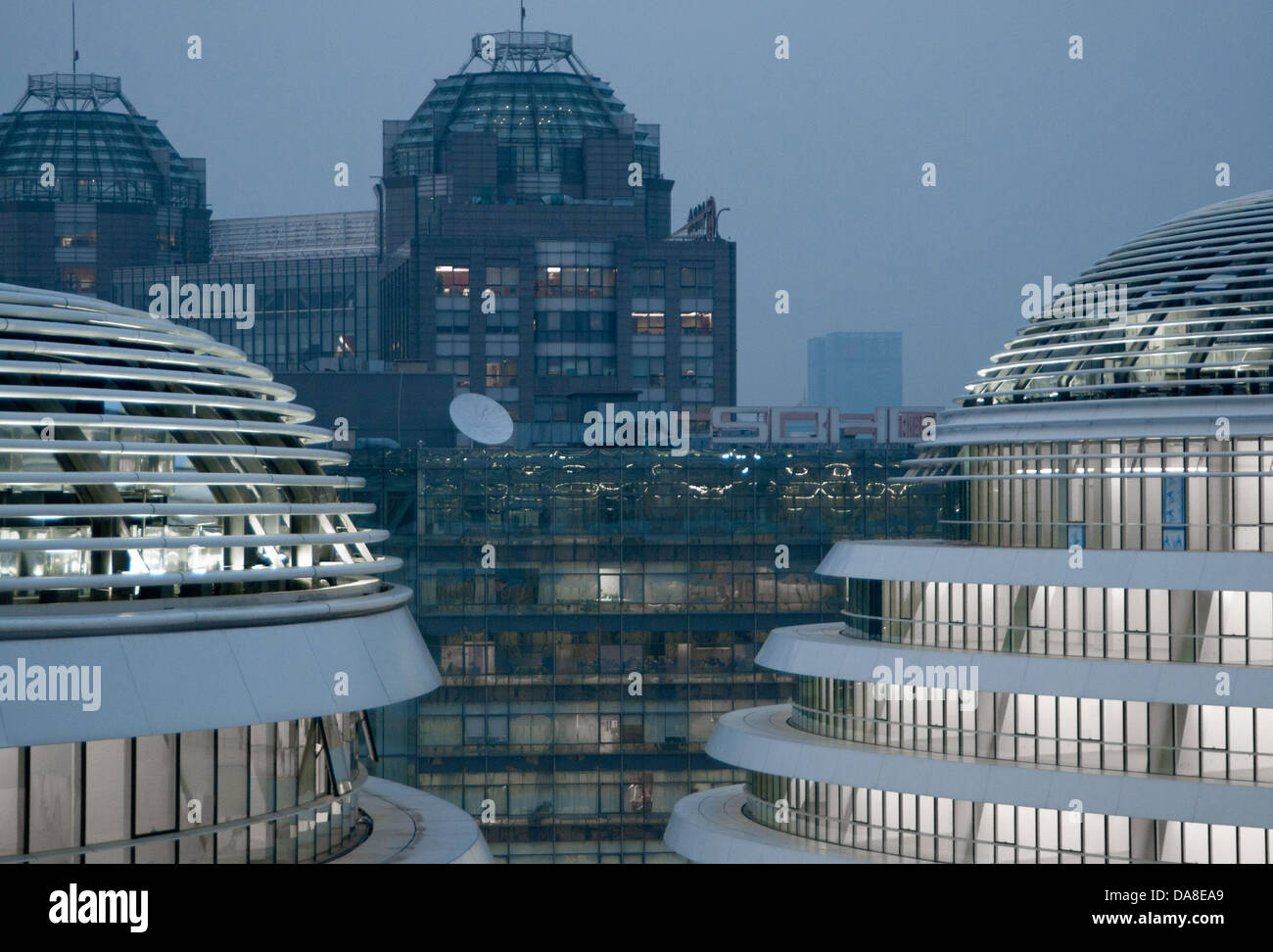 L'edificio ultra moderno della proprietà Soho Galaxy, una meraviglia architettonica dell'acclamato architetto Zaha Hadid a Pechino, Cina. © Olli Geibel Foto Stock