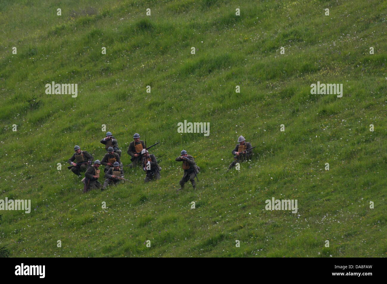 Gallio, Asiago, Vicenza, Italia. 7 Luglio, 2013, rappresentazione storica battaglia con i soldati della prima guerra mondiale in montagna. Credito: FC Italia/Alamy Live News Foto Stock