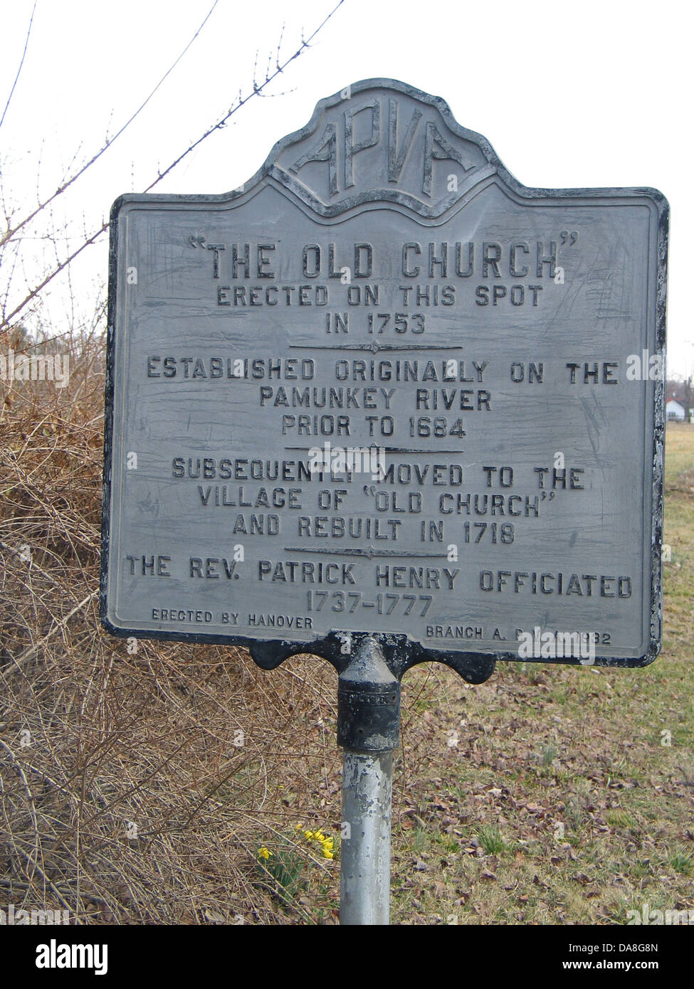 La vecchia chiesa eretta in questo luogo nel 1753. Istituito inizialmente sul fiume Pamunkey prima di 1684. Successivamente si trasferisce al villaggio di 'Vecchia chiesa' e ricostruita nel 1718. Il Rev. Patrick Henry officiata 1737-1777. Eretta dal ramo di Hannover, A.P.V.A., 1932 Foto Stock