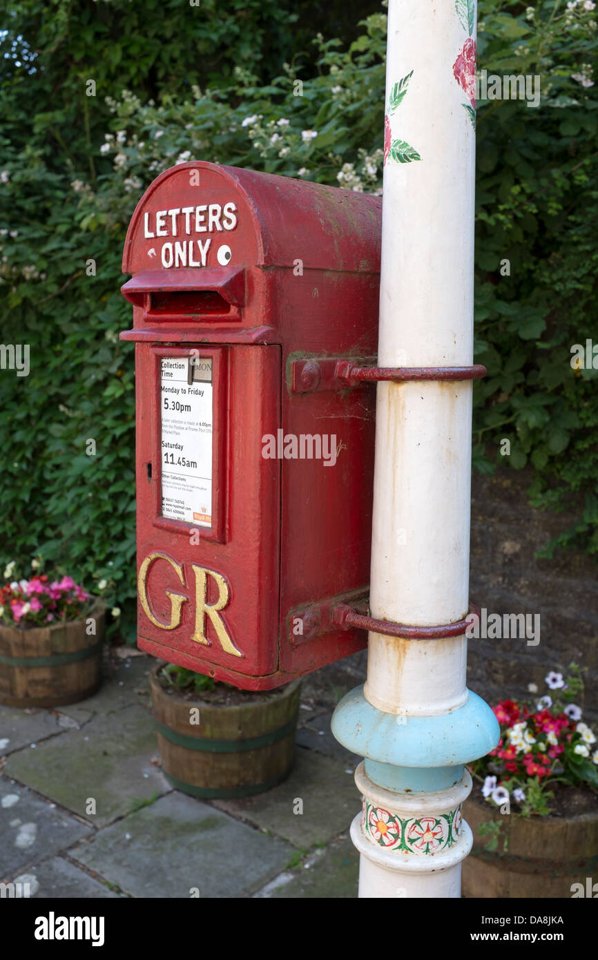 Vecchia Mailbox su Lampost su Catherine Hill Frome Foto Stock