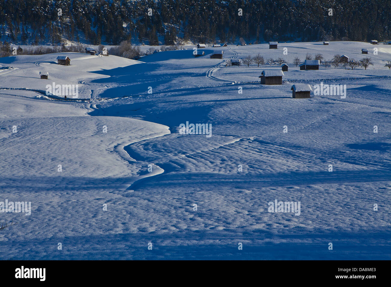 Austria, Europa Tyrol, Gurgltal, Tarrenz, Imst, inverno, la neve, campi, Stadel fienile, modo, sentiero in ombra, inverno, vacanza, Foto Stock