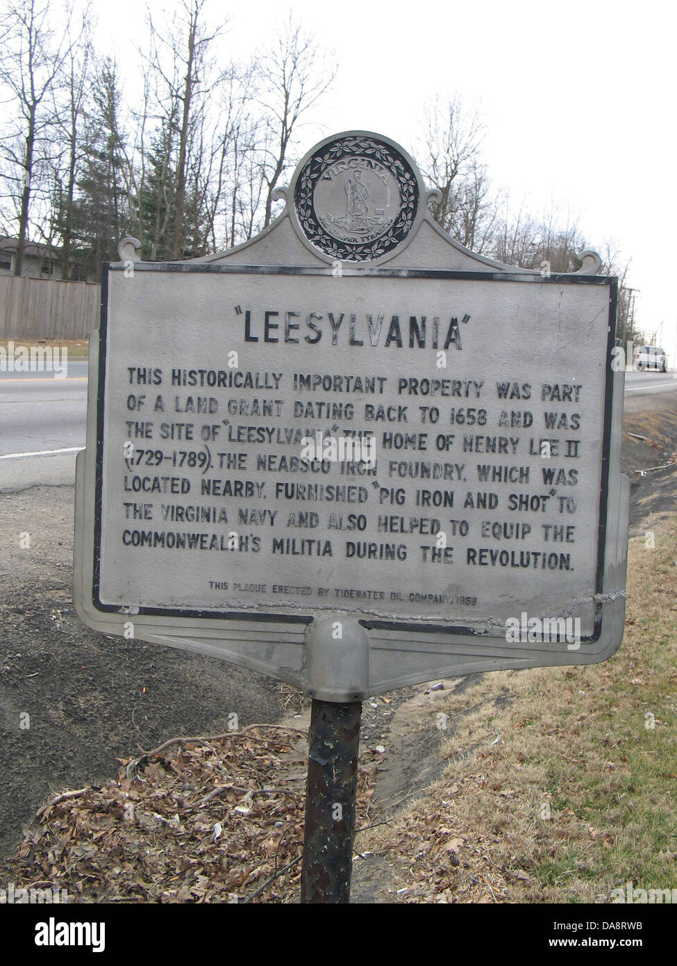 Questo LEESYLVANIA storicamente importante proprietà è stato parte di una terra concessione risalente al 1658 ed è stato il sito di 'Leesylvania", la casa di Henry Lee II (1729-1789). Il Neabsco Fonderia di ferro che si trovava nelle vicinanze, arredate "Ghisa e Shot' per la Marina Militare della Virginia e hanno contribuito a dotare il Commonwealth di milizia durante la Rivoluzione. Questa placca eretto da la Tidewater Oil Company, 1958 Foto Stock
