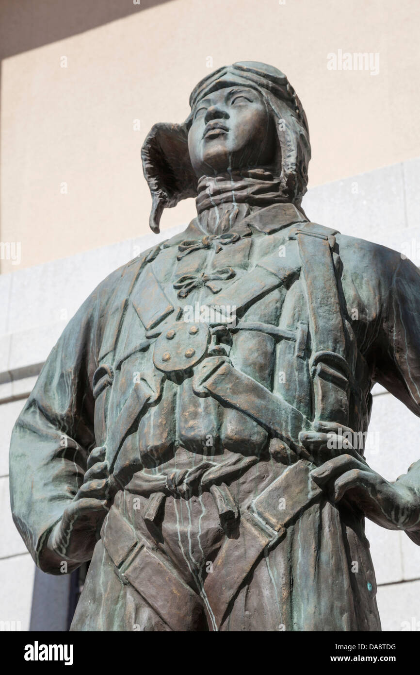 Giappone, Honshu, Kanto, Tokyo, Santuario Yasukuni, Yushukan Museo della Guerra, statua commemorativa per il giapponese della Seconda guerra mondiale i piloti Foto Stock