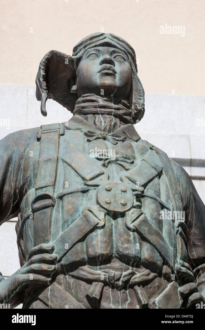 Giappone, Honshu, Kanto, Tokyo, Santuario Yasukuni, Yushukan Museo della Guerra, statua commemorativa per il giapponese della Seconda guerra mondiale i piloti Foto Stock