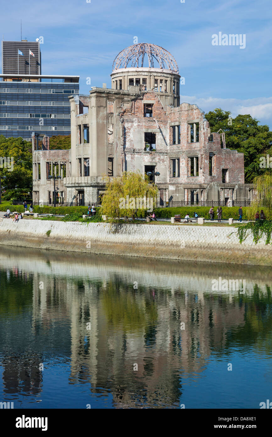 Giappone, Kyushu, Hiroshima Peace Memorial Park, A-Bomb Dome e fiume Motoyasugawa Foto Stock