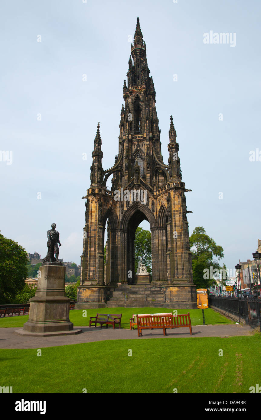 Monumento a Walter Scott nella parte est di Princes Street Gardens il centro di Edimburgo in Scozia Gran Bretagna UK Europa Foto Stock