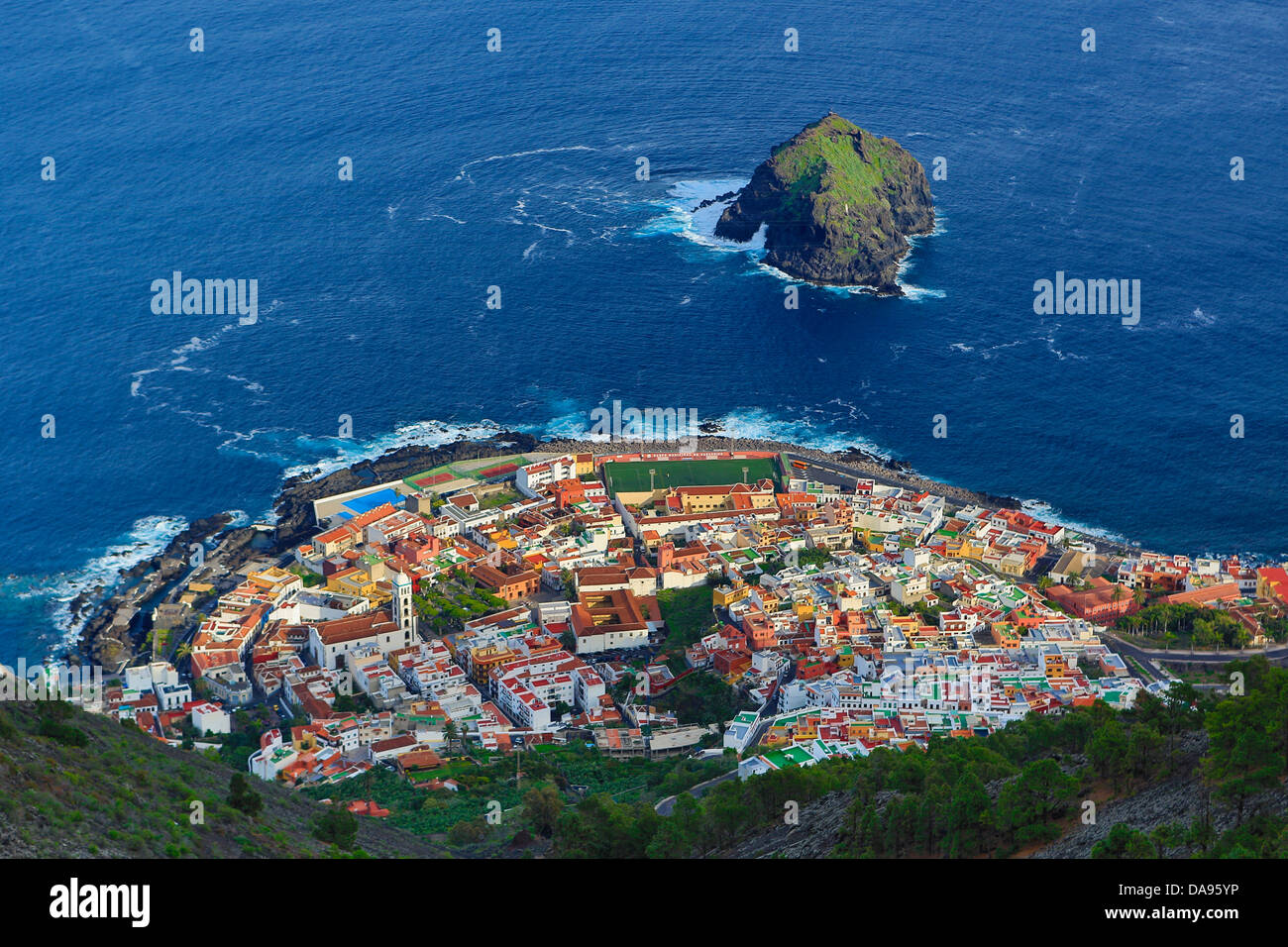 Spagna, Europa, Isole Canarie, Garachico Tenerife Teneriffa, antenna, città della costa, isola, pianificazione, rock, tetti, Foto Stock