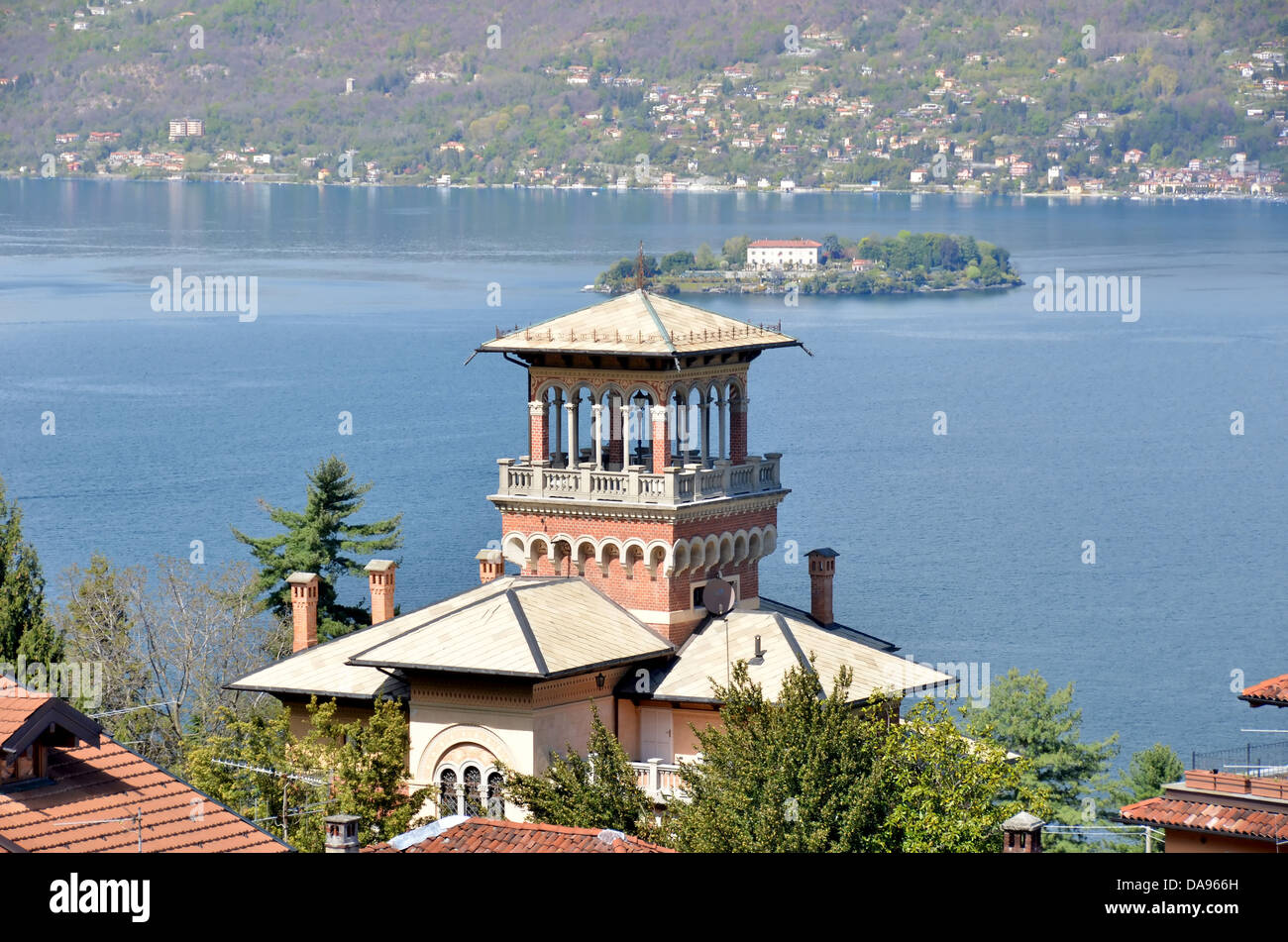 Lago Maggiore nel nord Italia con le isole Borromee (Isola Madre) e la bella architettura, ideale per vacanze culturali Foto Stock