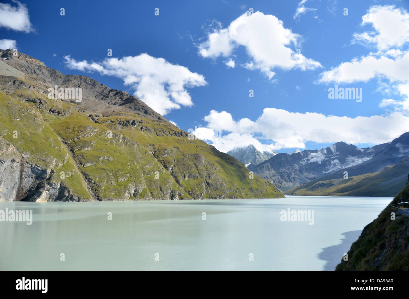 La Grande Dixence lago, il più grande lago e man-made serbatoio al di sopra di 2000m in Europa, è situato nel cantone svizzero del V Foto Stock