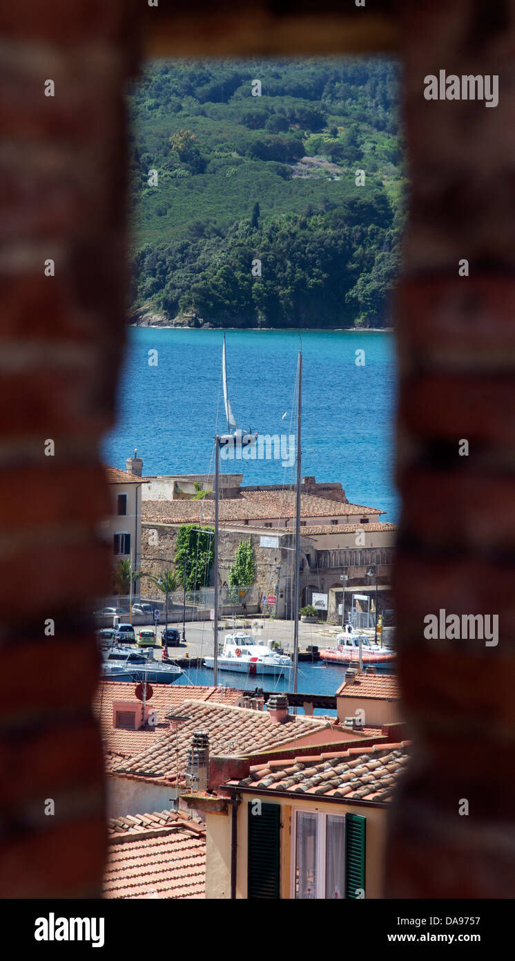 Portoferraio attraverso i merli Elba toscana italia Foto Stock