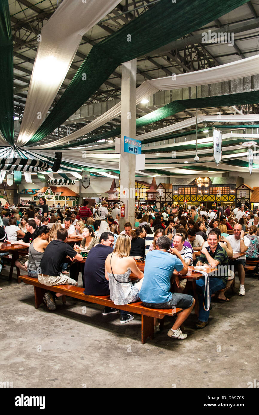 Oktoberfest a Vila Germanica Park. Foto Stock