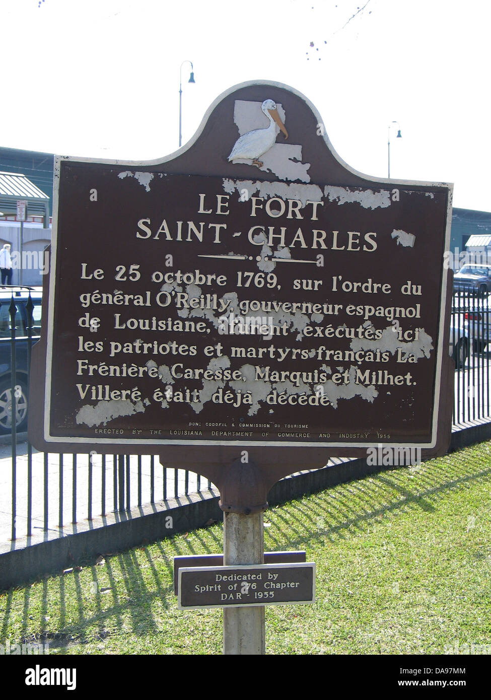 LE FORT SAINT-CHARLES le 25 octobre 1769, sur l'Ordre du general O'Reilly, gouverneur espagnol de Louisiane, furenti esegue ici les patriotes et martiri francais La Freniere, Caresse, Marchese et Milhet. Villere etait deja decede. Eretta dal Louisiana Dipartimento del Commercio e dell' industria, 1955. Il 25 ottobre 1769, sotto GENERALE O Reilly, il governatore spagnolo della Louisiana, sono stati eseguiti i patrioti francesi e dei martiri: de Lafreniere, Marchese, Noyan, Caresse, Milhet, Villere avente morì in precedenza. Foto Stock