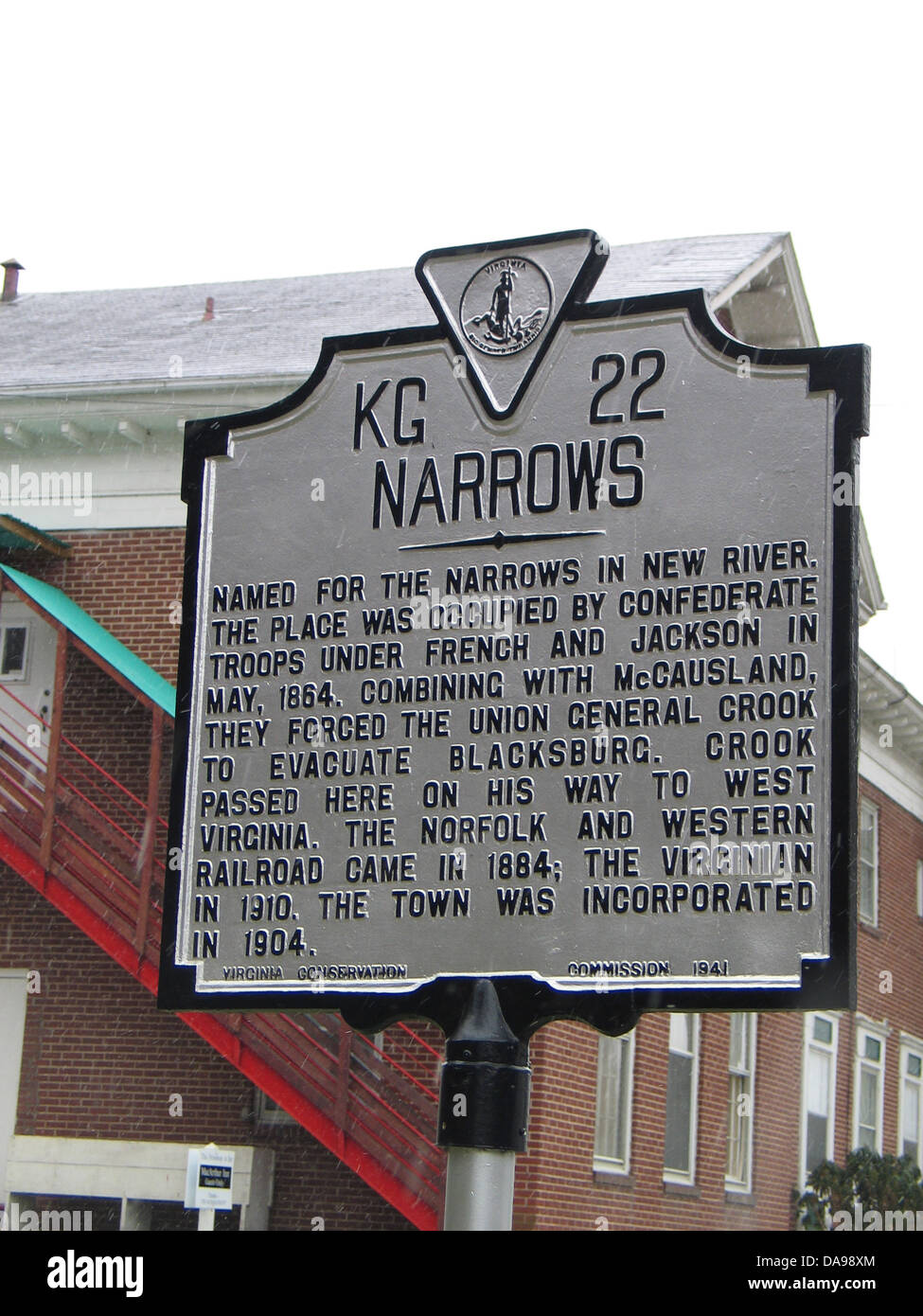 Si restringe così chiamato per il si restringe a New River, il posto è stato occupato da truppe Confederate sotto il francese e Jackson nel maggio 1864. La combinazione con McCausland, hanno costretto l'Unione Generale Crook per evacuare Blacksburg. Crook passato qui sul suo modo di West Virginia. Il Norfolk e Western Railroad è venuto nel 1884; il Virginian nel 1910. La città fu incorporata nel 1904. Virginia conservazione Commissione, 1941. Foto Stock