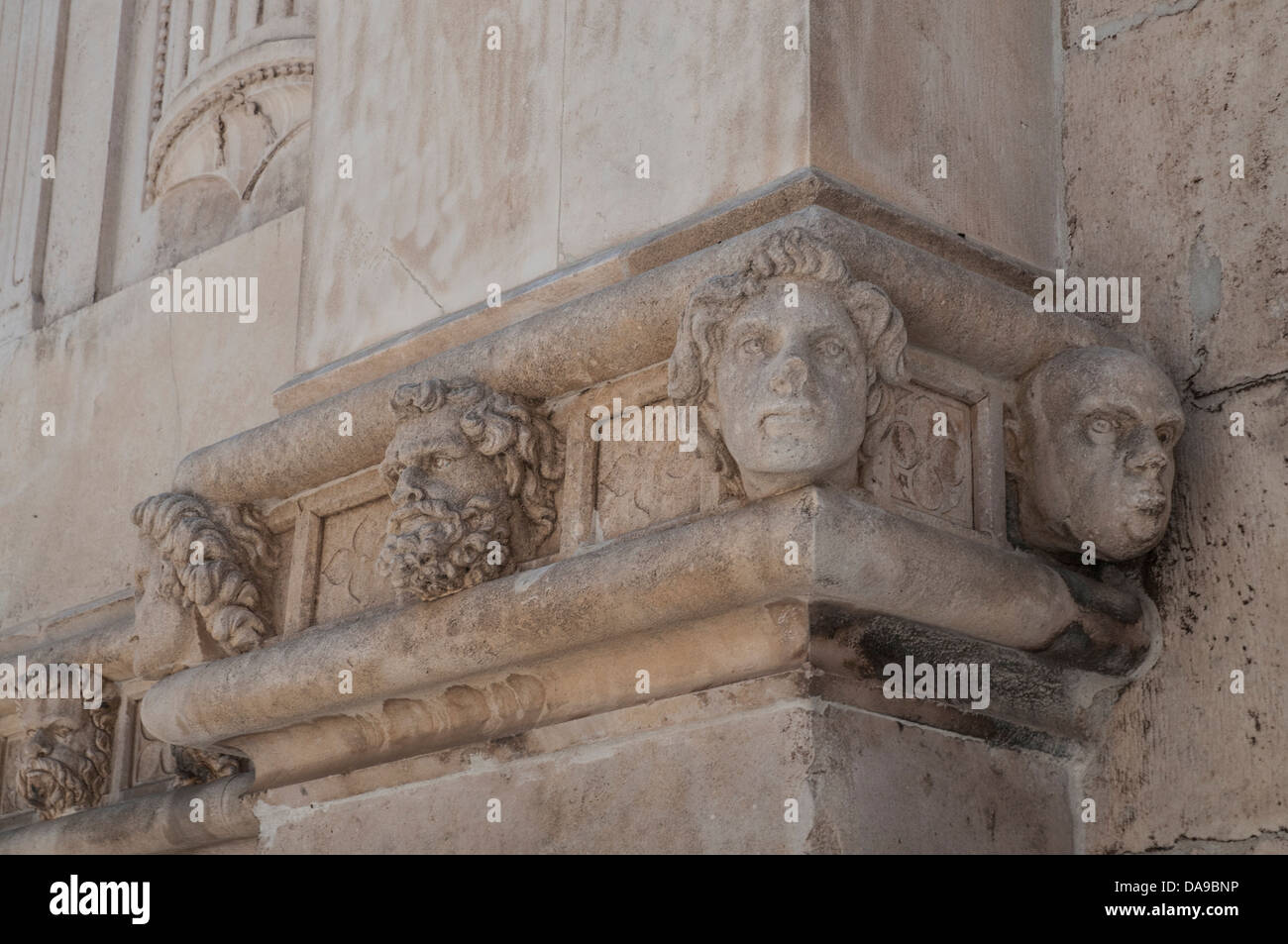 Sibenik, Croazia, St. Cattedrale di Jacobs, Sebenico, Katedrala svetog Jakova, Giorgio da Sebenico sculture teste e volti Foto Stock