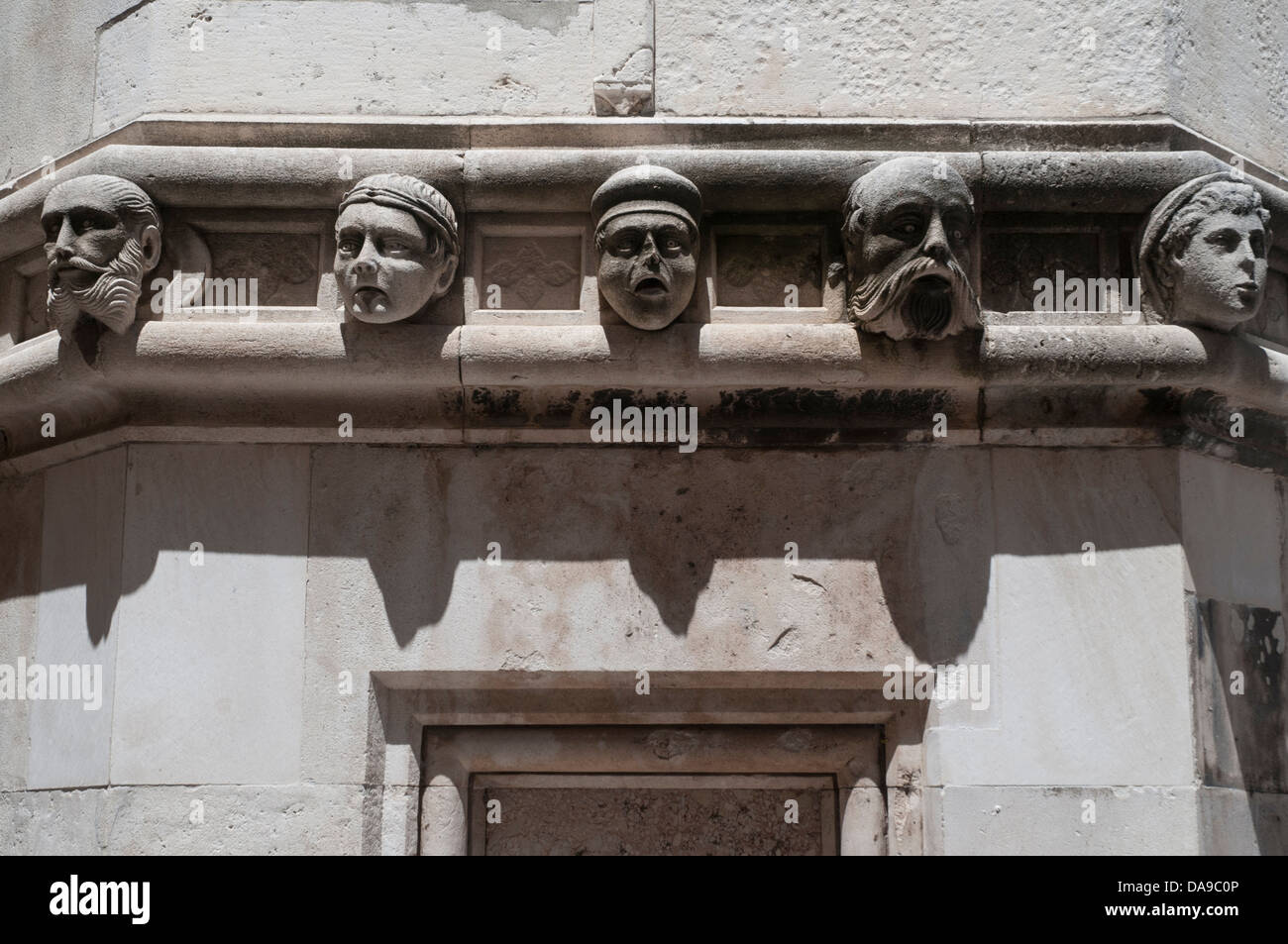 Sibenik, Croazia, St. Cattedrale di Jacobs, Sebenico, Katedrala svetog Jakova, Giorgio da Sebenico sculture teste e volti Foto Stock