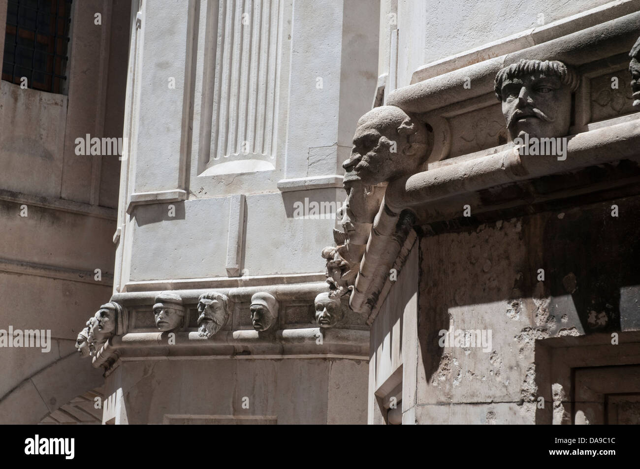 Sibenik, Croazia, St. Cattedrale di Jacobs, Sebenico, Katedrala svetog Jakova, Giorgio da Sebenico sculture teste e volti Foto Stock
