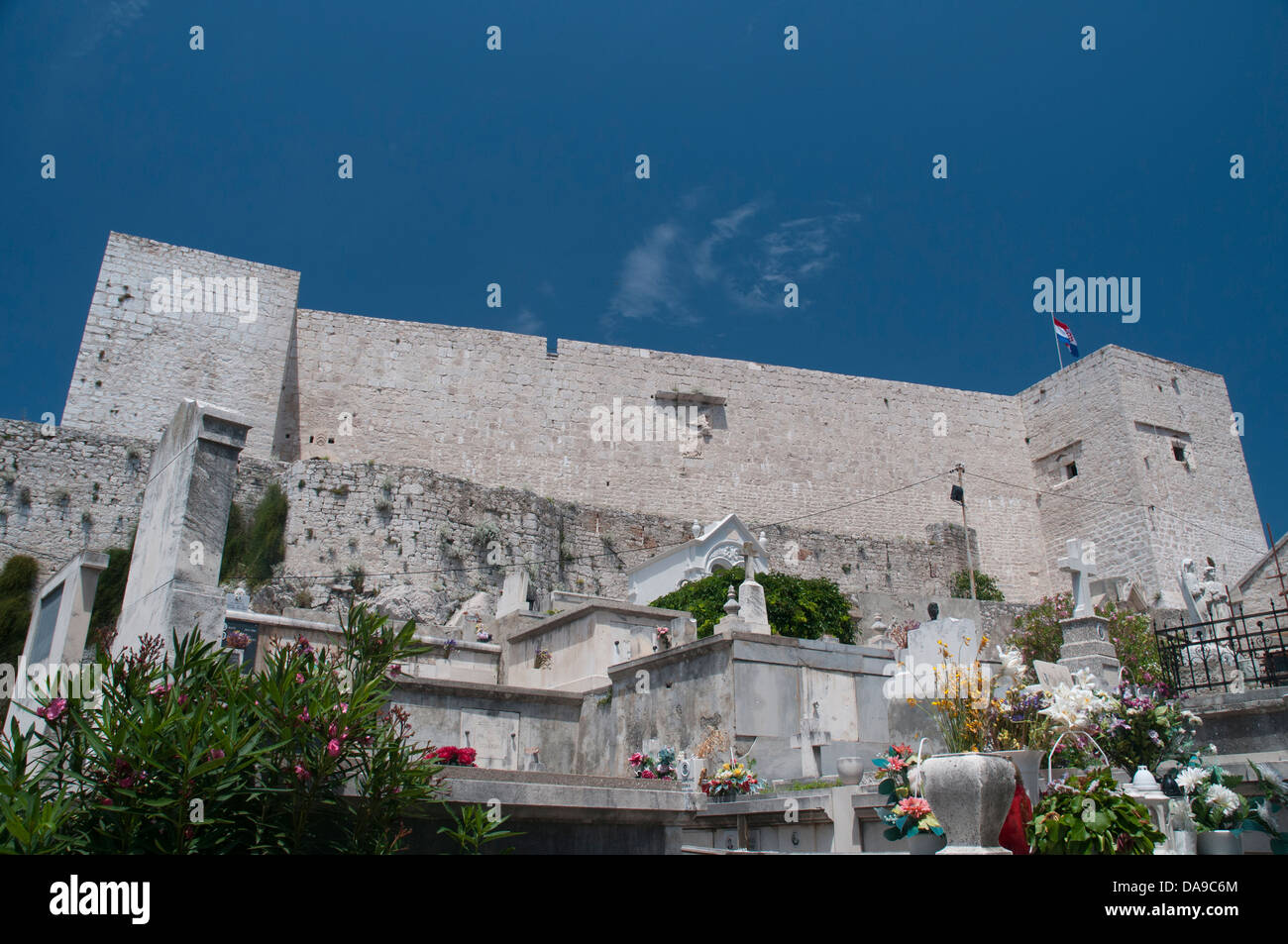 Sibenik, Sebenico, Festung der heiligen Ana (Sveta Ana oder Sveti Michele), Castello di santo Michael, cimitero, Croazia, Dalmazia Foto Stock
