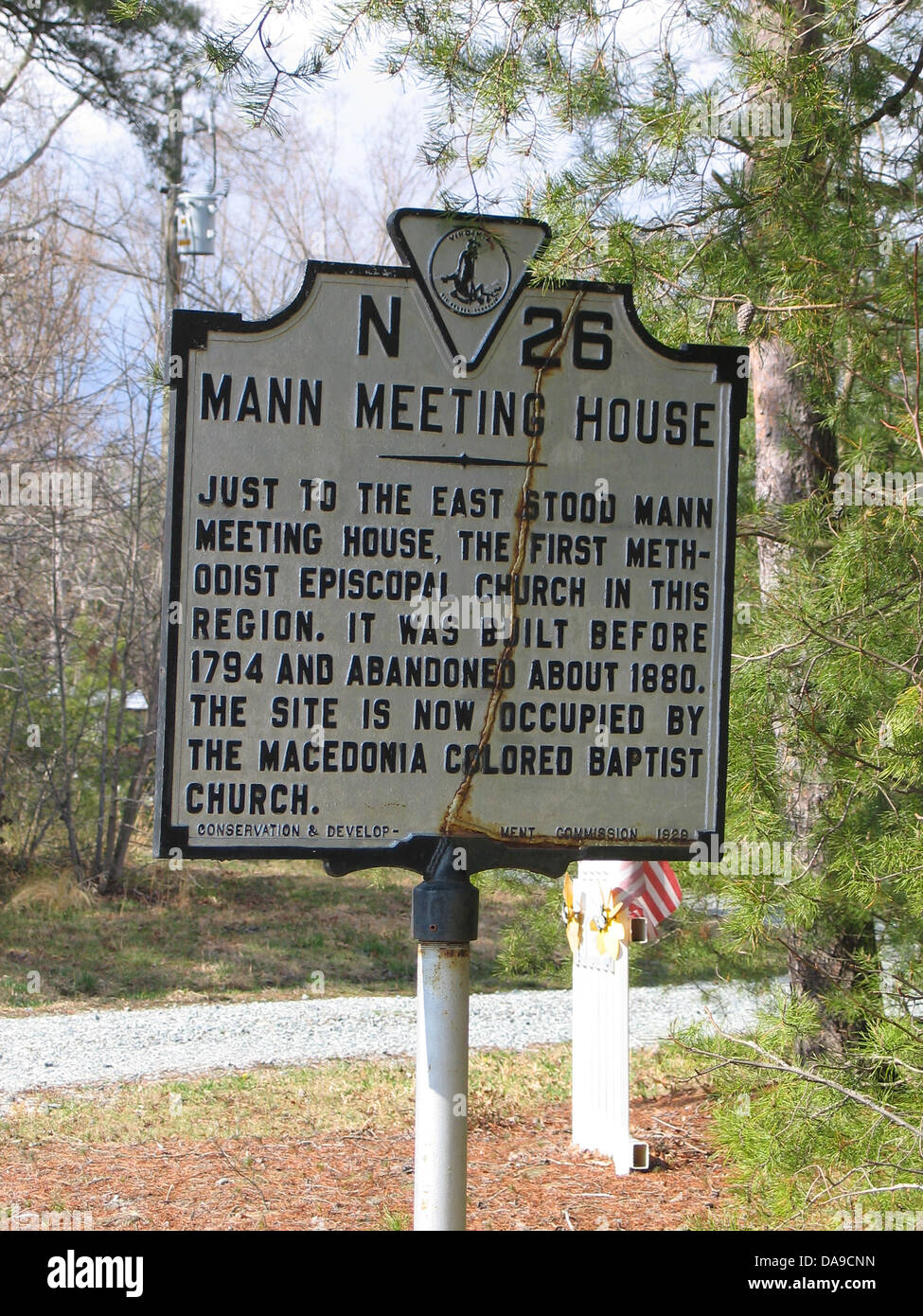 MANN MEETING HOUSE appena ad est si fermò Mann Meeting House, il primo Episcopale Metodista Chiesa in questa regione. Essa fu costruita prima del 1794 e abbandonata circa 1880. Il sito è ora occupato dalla Macedonia colorata chiesa battista. Conservazione e Sviluppo Commissione, 1929. Foto Stock