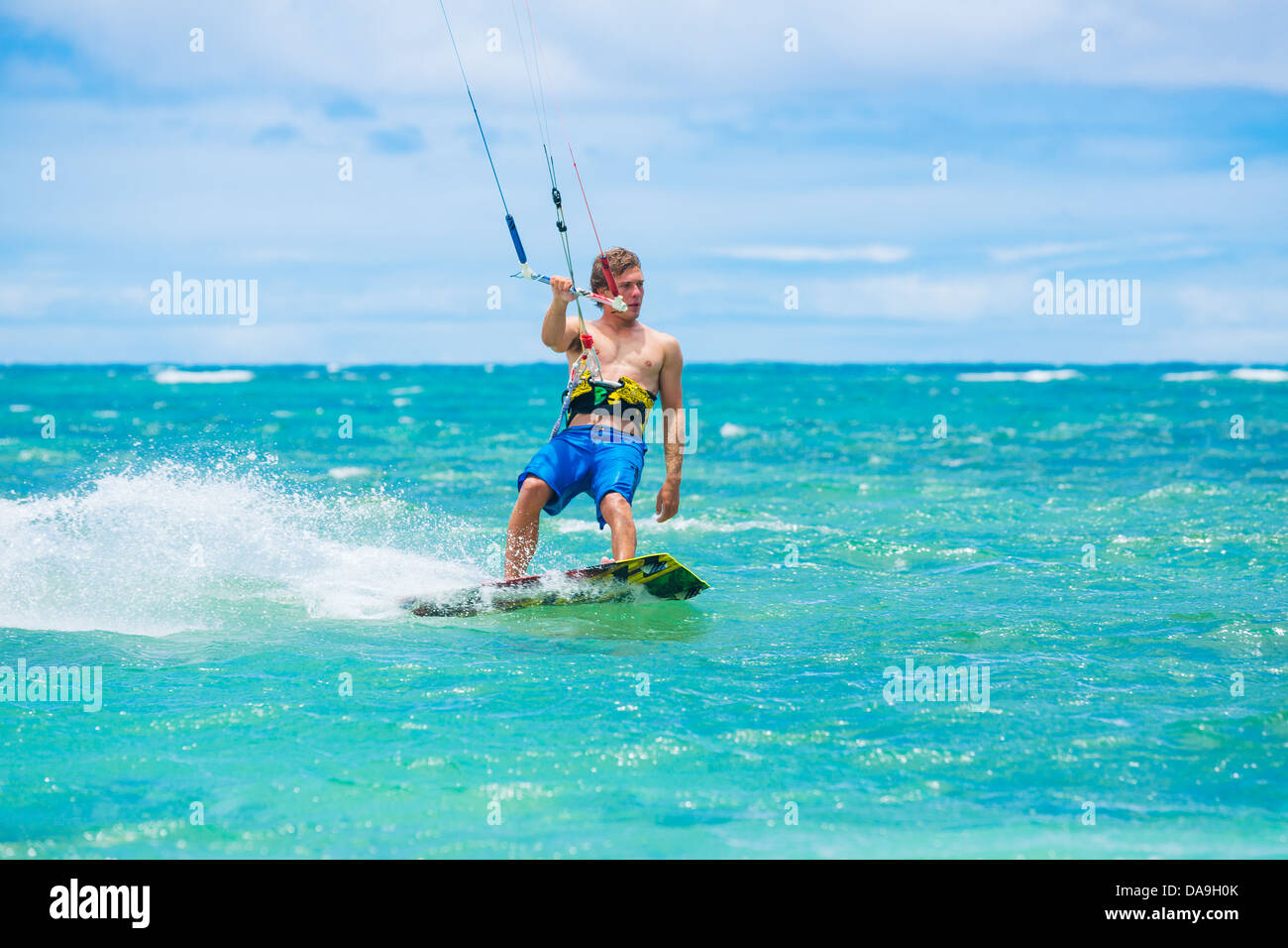 Kite Boarding, Divertimento nell'oceano, Sport Estremi Foto Stock