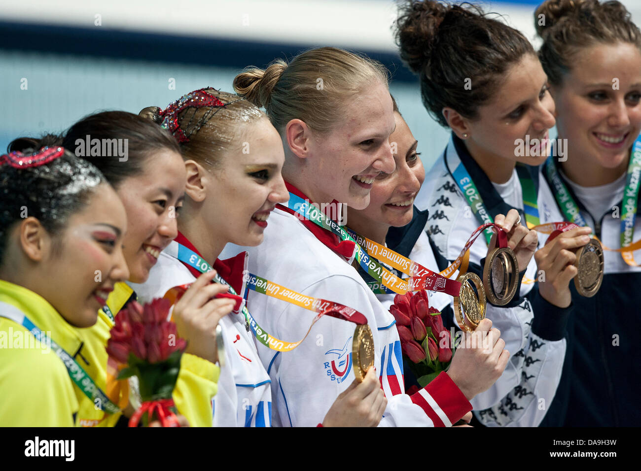 Kazan, Russia, Luglio 8, 2013. Nuoto sincronizzato. Il team russo ha vinto la medaglia d'oro Credito: Andrew Shlykoff/Alamy Live News Foto Stock
