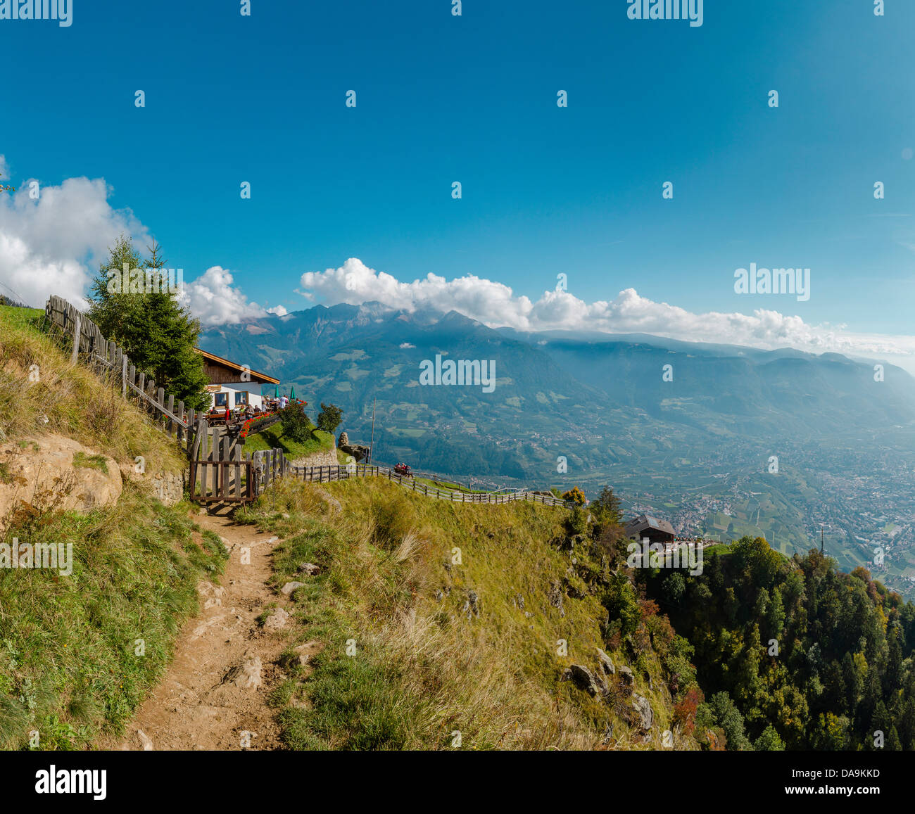 L'Italia, Europa, Südtirol Alto Adige, Alto Adige, Alto Adige, Merano, Merano, Jausenstation, muta, casa, autunno, montagne, Foto Stock